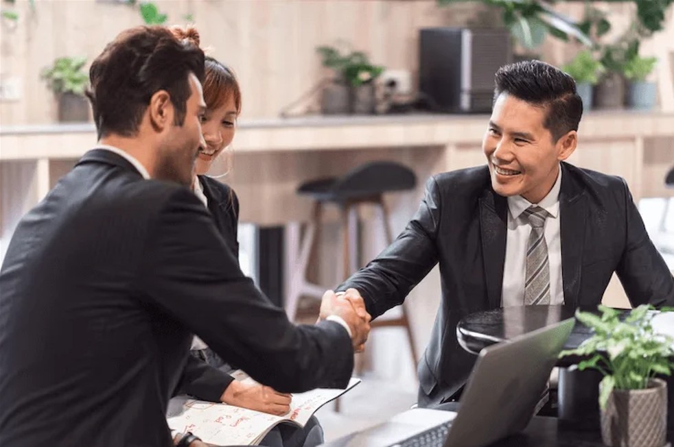 Could You Hire Staff in Singapore Before Setting Up a Company?